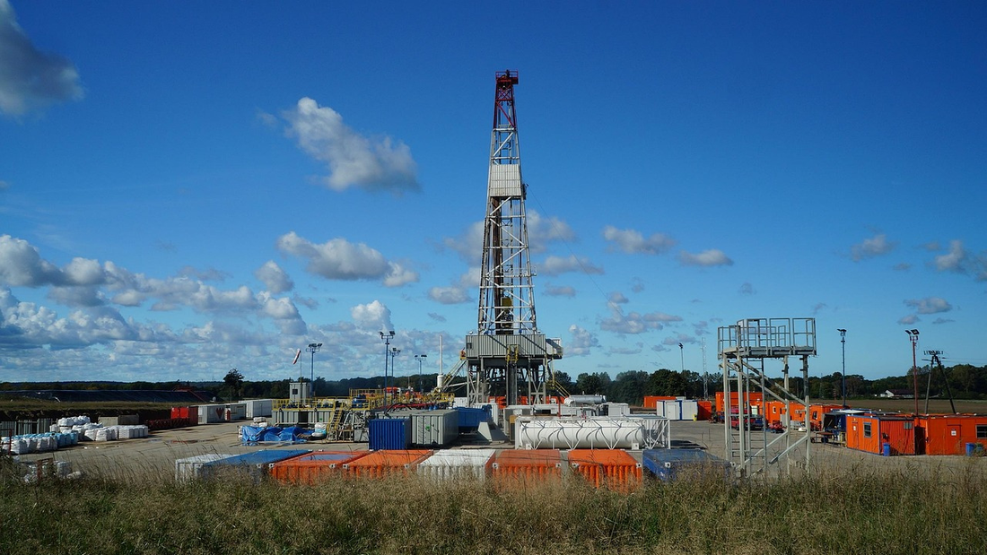 shipping containers in the oil and mining industries in Canada
